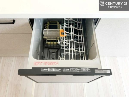 �L�b�`�� �H��@�t���̃L�b�`���ł��I�Z���������r��h�~�Ƃ��đ�ϊ��􂷂�֗��Ȏd�l�ł��I�r���g�C���Ȃ̂ŃL�b�`���̏ꏊ����炸�����X�y�[�X���L���g�����Ƃ��o���܂��I