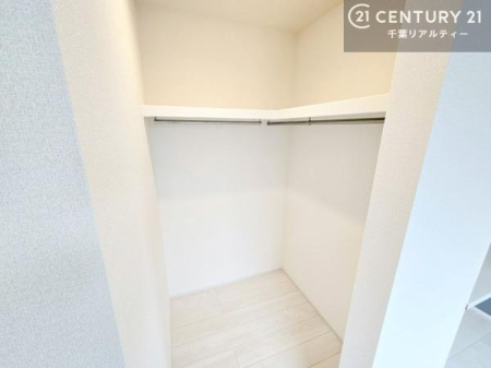 ���[ �E�H�[�N�C���N���[�[�b�g�t���ł��B��������̂��m���Ȃǂ����[���Ă��������ł��ˁI���ɂ���@�������ȂǋG�ߕ��̑傫�ȉƓd�����[�ł��܂��I