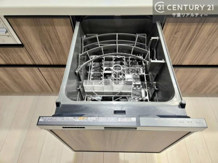 �L�b�`�� �H��@�t���̃L�b�`���ł��I�Z���������r��h�~�Ƃ��đ�ϊ��􂷂�֗��Ȏd�l�ł��I�r���g�C���Ȃ̂ŃL�b�`���̏ꏊ����炸�����X�y�[�X���L���g�����Ƃ��o���܂��I