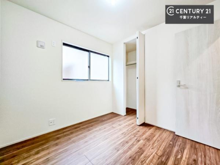 �q������ �����炽���Ղ��������A���ʂ����ǍD�Ȃ��߁A���K�ɉ߂������Ԃł��B
�q�ǂ������Ƃ��Ă��œK�ŁA�w�K�X�y�[�X��V�я�Ƃ��Ă����p�ł��܂��B