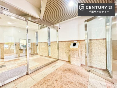 �G���g�����X �I�[�g���b�N�����ŁA�h�Ɩʂɂ��z�����ꂽ���S�̏Z�܂��B���X�̕�炵�������K�ɃT�|�[�g���܂��B