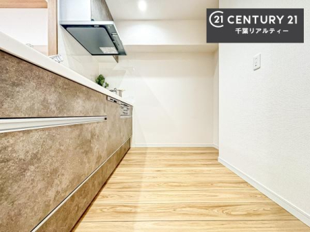 �L�b�`�� ��Ƃ肠�钲���X�y�[�X�ō�Ƃ����₷�����K�ȃL�b�`���ł��I
���q�l�ƈꏏ�ɂ��َq������y���߂�L�X�X�y�[�X�ł��B�y�����������ԂɂȂ肻���ł��ˁI