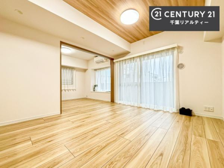 ���r���O �傫�ȑ����炽���Ղ�̗z���������閾�邢���r���O�B�J�����̂��郊�r���O�ŉƑ��c���̂��났�̎��Ԃ��߂����܂��I