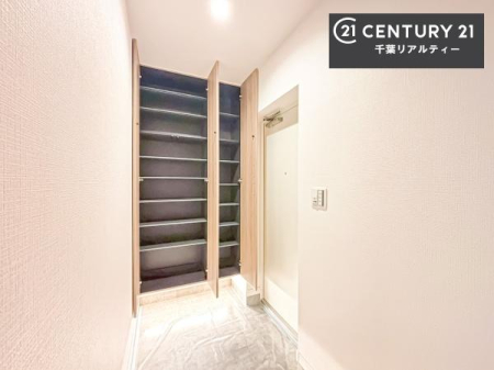 ���� �V���[�Y�{�b�N�X�t���B���ւ��Еt�����|�������₷���ł��I
�X�b�L���������ւŌ˂��J�����u�ԁA�������̂���S�n������Ԃ��o�}���Ă���܂��B