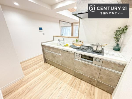 �L�b�`�� ��l�C�̑Ζʎ��V�X�e���L�b�`�����̗p���Ă��܂��I���Ƒ��̃R�~���j�P�[�V���������R�Ƒ�����݌v�ł��B
���q�l�ɂ��ڂ��͂��̂Ŋ������ł��ˁB���[�͂�����܂��I