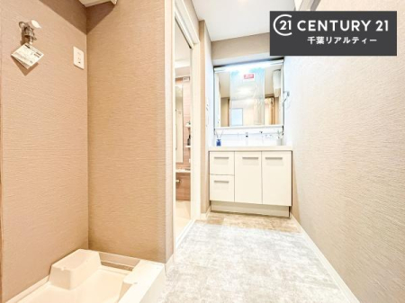 ���ʑ�E���ʏ� �O�ʋ��d�l�̐��ʏ��́A�g�����Ȃ݂����₷������I���͎��[�ɂȂ��Ă��܂��B�h���C���[�₨���ϓ����Еt������̂Ő��ʑ������X�b�L���ƌ����邱�Ƃ��o���܂��I