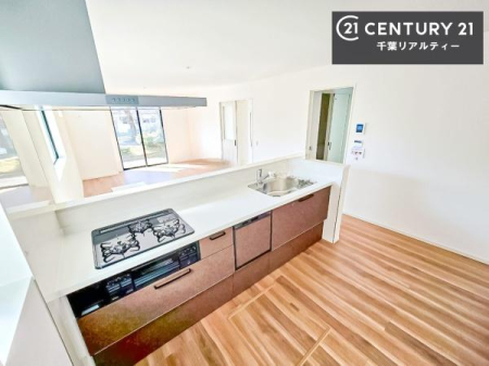 �L�b�`�� ��l�C�̑Ζʎ��V�X�e���L�b�`�����̗p���Ă��܂��I���Ƒ��̃R�~���j�P�[�V���������R�Ƒ�����݌v�ł��B
���q�l�ɂ��ڂ��͂��̂Ŋ������ł��ˁI�L�X�g���ĉ��K�ō�Ƃ��i�݂܂��B