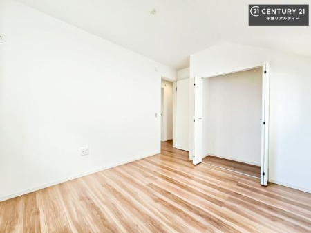 �q������ ���[�X�y�[�X�����Ă��܂��I�������X�b�L�����ڂ��鎖���ł��܂��ˁB
�Ƌ��I�΂Ȃ��V���v���ȃf�U�C���ׁ̈A�Ƌ��I�΂����C�ɓ���̋�ԍ�肪�ł������ł��ˁB