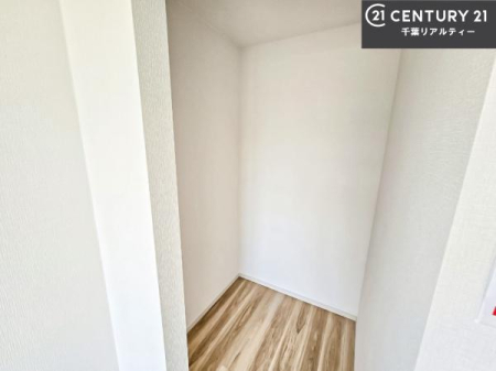 ���[ �E�H�[�N�C���N���[�[�b�g�t���ł��B��������̂��m���Ȃǂ����[���Ă��������ł��ˁI���ɂ���@�������ȂǋG�ߕ��̑傫�ȉƓd�����[�ł��܂��I