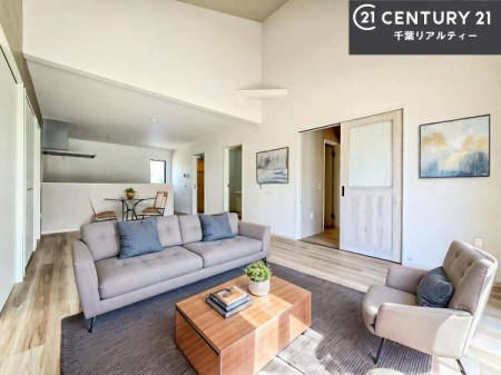 ���r���O �Ƌ��CG�p�[�X�ł��B�傫�ȑ����炽���Ղ�̗z���������閾�邢���r���O�B�J�����̂��郊�r���O�ŉƑ��c���̂��났�̎��Ԃ��߂����܂��I