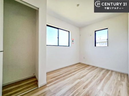 ���r���O�ȊO�̋��� �V���v���Ƀf�U�C������Ă��邽�߁A�Ƌ��I�т܂���I
���C�ɓ���̉Ƌ��u���Ă��낰���Ԃ���邱�Ƃ��ł��܂��B