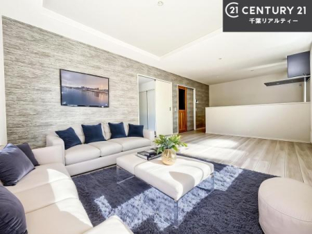 ���r���O �Ƌ�́ACG�p�[�X�ł��B��؂ȉƑ����W�܂邩�炱��LDK�ɂ͂�����肽���B
�q�����������C�ɏ΂��Ȃ��瑖�����Ă���p�����������u�L���Ƃɂ��ėǂ������v�Ǝv���u�Ԃł��B