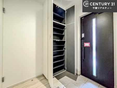 ���� �V���[�Y�{�b�N�X�t���B���ւ��Еt�����|�������₷���ł��I
�X�b�L���������ւŌ˂��J�����u�ԁA�������̂���S�n������Ԃ��o�}���Ă���܂��B