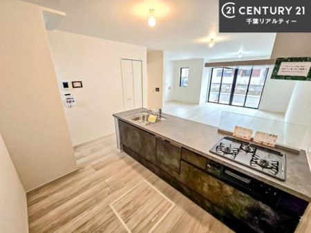 �L�b�`�� ��Ƃ肠�钲���X�y�[�X�ō�Ƃ����₷�����K�ȃL�b�`���ł��I
���q�l�ƈꏏ�ɂ��َq������y���߂�L�X�X�y�[�X�ł��B�y�����������ԂɂȂ肻���ł��ˁI