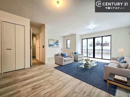 ���r���O �Ƌ��CG�p�[�X�ł��B�J�����̂���L�XLDK�I�\�t�@�[��_�C�j���O�e�[�u����u���Ă������ɂȂ�Ȃ��̂ŉ��K�ɉ߂����܂��I�R�~���j�P�[�V���������₷�����r���O�ł��I