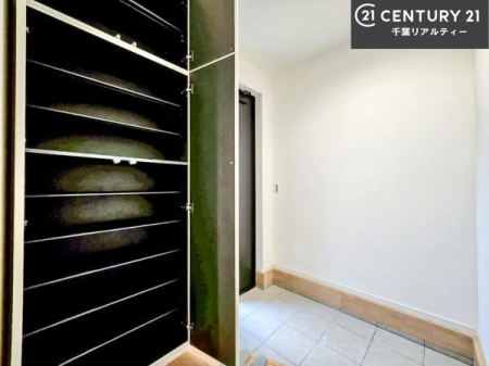 ���� �V���[�Y�{�b�N�X�t���B���ւ��Еt�����|�������₷���ł��I
�X�b�L���������ւŌ˂��J�����u�ԁA�������̂���S�n������Ԃ��o�}���Ă���܂��B