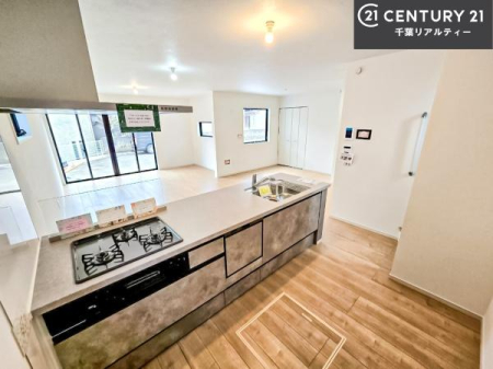 �L�b�`�� ��Ƃ肠�钲���X�y�[�X�ō�Ƃ����₷�����K�ȃL�b�`���ł��I
���q�l�ƈꏏ�ɂ��َq������y���߂�L�X�X�y�[�X�ł��B�y�����������ԂɂȂ肻���ł��ˁI