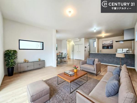 ���r���O �Ƌ��CG�p�[�X�ł��B��؂ȉƑ����W�܂邩�炱��LDK�ɂ͂�����肽���B
�q�����������C�ɏ΂��Ȃ��瑖�����Ă���p�����������u�L���Ƃɂ��ėǂ������v�Ǝv���u�Ԃł��B