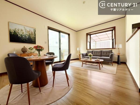 ���r���O �Ƌ��CG�p�[�X�ł��B�S�n�ǂ����r���O�͉Ƒ������R�ƏW�܂�܂��B�Ƒ��c�R�̎��Ԃ����������ł��B���Ƒ��ƁA����w�[���������Ԃ��߂��������ł��ˁB