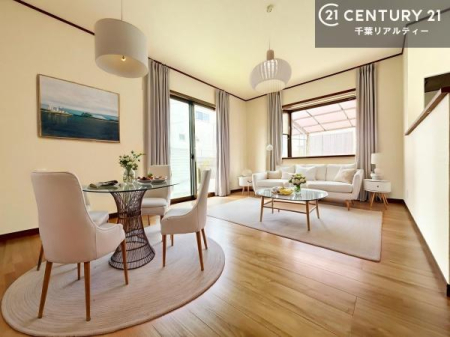 ���r���O �Ƌ�́ACG�p�[�X�ł��B��؂ȉƑ����W�܂邩�炱��LDK�ɂ͂�����肽���B
�q�����������C�ɏ΂��Ȃ��瑖�����Ă���p�����������u�L���Ƃɂ��ėǂ������v�Ǝv���u�Ԃł��B