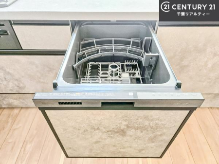 �L�b�`�� �H��@�t���̃L�b�`���ł��I�Z���������r��h�~�Ƃ��đ�ϊ��􂷂�֗��Ȏd�l�ł��I�r���g�C���Ȃ̂ŃL�b�`���̏ꏊ����炸�����X�y�[�X���L���g�����Ƃ��o���܂��I