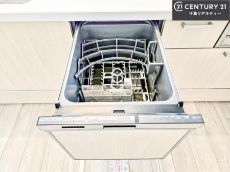 �L�b�`�� �H��@�t���̃L�b�`���ł��I�Z���������r��h�~�Ƃ��đ�ϊ��􂷂�֗��Ȏd�l�ł��I�r���g�C���Ȃ̂ŃL�b�`���̏ꏊ����炸�����X�y�[�X���L���g�����Ƃ��o���܂��I