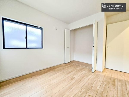 �Q�� �D���������������ޗm���́A���̖ڊo�߂��C�������ǂ������ł��ˁB���������Ԃ��������Ɖ߂������Ƃ��ł��܂��B�D�����F�����̃t���[�����O���ǂ�ȉƋ�ɂ��}�b�`���܂��I