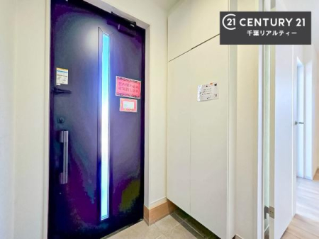 ���� �V���[�Y�{�b�N�X�t���Ȃ̂ŁA���ւ��Еt�����|�������₷���ł��I
�X�b�L���������ւŌ˂��J�����u�ԁA�������̂���S�n������Ԃ��o�}���Ă���܂��B
