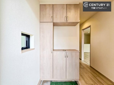 ���� �V���[�Y�{�b�N�X�t���B���ւ��Еt�����|�������₷���ł��I
�X�b�L���������ւŌ˂��J�����u�ԁA�������̂���S�n������Ԃ��o�}���Ă���܂��B