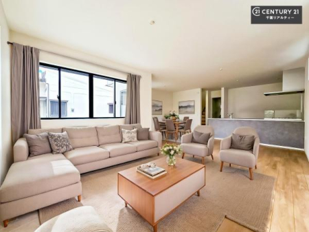 ���r���O �Ƌ��CG�p�[�X�ł��B�傫�ȑ����炽���Ղ�̗z���������閾�邢���r���O�B�J�����̂��郊�r���O�ŉƑ��c���̂��났�̎��Ԃ��߂����܂��I