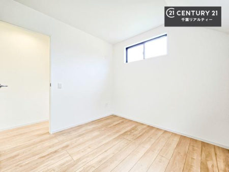 �m�� �V���v���Ƀf�U�C������Ă��邽�߁A�Ƌ��I�т܂���I
���C�ɓ���̉Ƌ��u���Ă��낰���Ԃ���邱�Ƃ��ł��܂��B
