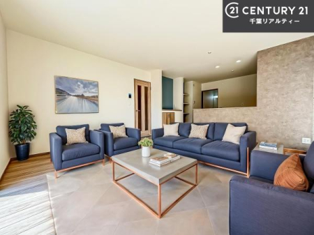 ���r���O �Ƌ��CG�p�[�X�ł��B��؂ȉƑ����W�܂邩�炱��LDK�ɂ͂�����肽���B
�q�����������C�ɏ΂��Ȃ��瑖�����Ă���p�����������u�L���Ƃɂ��ėǂ������v�Ǝv���u�Ԃł��B