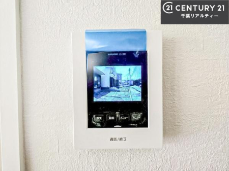 ���̑����� TV���j�^�[�t���C���^�[�z��������A�K��҂��f���Ŋm�F���Ă���Ή��ł��邽�߁A�h�Ɩʂ����S�ł��B���q�l�̂�����Ԏ��ɂ��S�����A���Ƒ��̈��S�E���S�ȕ�炵���T�|�[�g���܂��B