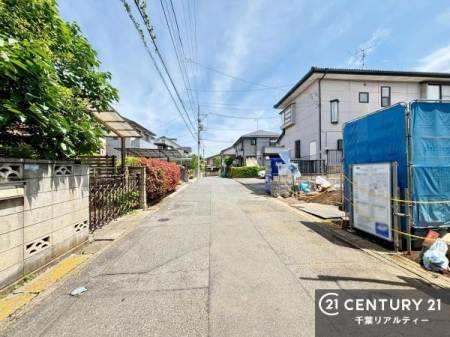 �O�ʓ��H�܂ތ��n�ʐ^ �����������X���݂��L����ՐÂȏZ��X�Ɉʒu���A���₩�ŐS���炮��炵��������Z���ł��B