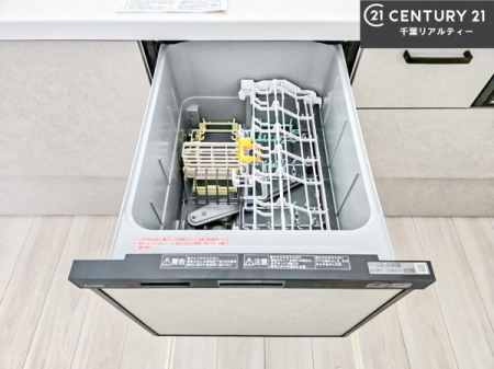 �L�b�`�� �H��@�t���̃L�b�`���ł��I�Z���������r��h�~�Ƃ��đ�ϊ��􂷂�֗��Ȏd�l�ł��I�r���g�C���Ȃ̂ŃL�b�`���̏ꏊ����炸�����X�y�[�X���L���g�����Ƃ��o���܂��I