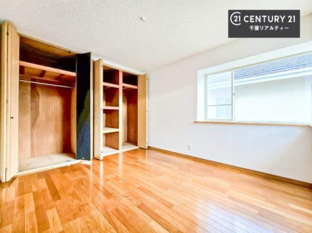 �q������ ���[�X�y�[�X���������Ă���A�ߗނ₨������A�w�p�i�Ȃǂ��������萮���ł��܂��B���������L���g���邽�߁A���K�Ő������Z��Ԃ��������܂��B