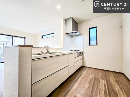 �L�b�`�� ��l�C�̑Ζʎ��V�X�e���L�b�`�����̗p���Ă��܂��I���Ƒ��̃R�~���j�P�[�V���������R�Ƒ�����݌v�ł��B
���q�l�ɂ��ڂ��͂��̂Ŋ������ł��ˁI�L�X�g���ĉ��K�ɍ�Ƃ��i�݂܂��B