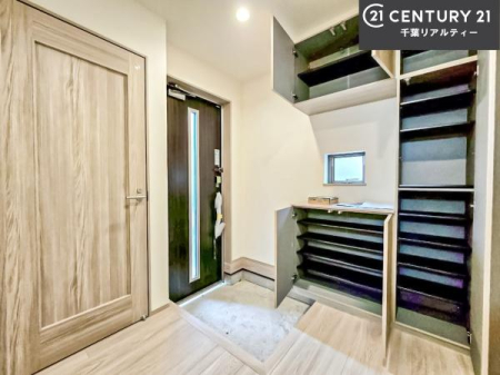 ���� �V���[�Y�{�b�N�X�t���B���ւ��Еt�����|�������₷���ł��I
�X�b�L���������ւŌ˂��J�����u�ԁA�������̂���S�n������Ԃ��o�}���Ă���܂��B