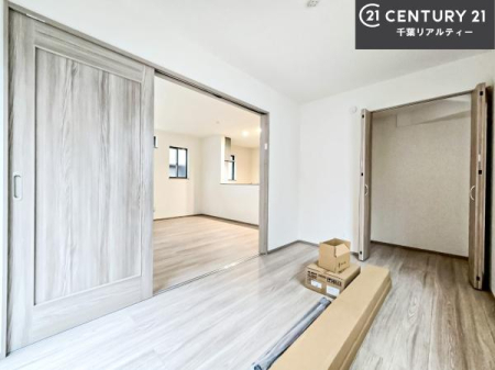 ���r���O�ȊO�̋��� �V���v���Ƀf�U�C������Ă��邽�߁A�Ƌ��I�т܂���I
���C�ɓ���̉Ƌ��u���Ă��낰���Ԃ���邱�Ƃ��ł��܂��B