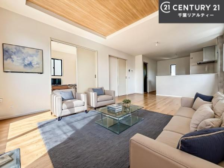 ���r���O �Ƌ��CG�p�[�X�ł��B��؂ȉƑ����W�܂邩�炱��LDK�ɂ͂�����肽���B
�q�����������C�ɏ΂��Ȃ��瑖�����Ă���p�����������u�L���Ƃɂ��ėǂ������v�Ǝv���u�Ԃł��B