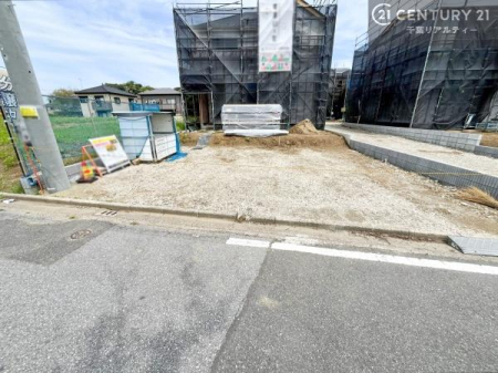 ���ԏ� ���ԃX�y�[�X��3�䕪����܂�(�Ԏ�ɂ��)�I�Z�J���h�J�[�͂������A�o�C�N�⎩�]�ԂȂǂ��u���ꏊ�ɍ���܂���B