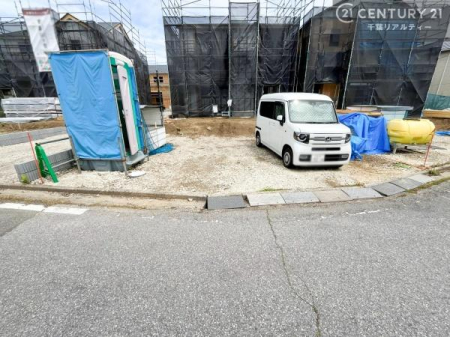 ���ԏ� ���ԃX�y�[�X��3�䕪����܂�(�Ԏ�ɂ��)�I�Z�J���h�J�[�͂������A�o�C�N�⎩�]�ԂȂǂ��u���ꏊ�ɍ���܂���B