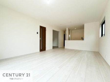 ���r���O �S�n�ǂ����r���O�͉Ƒ������R�ƏW�܂�܂��B�Ƒ��c�R�̎��Ԃ����������ł��B���Ƒ��ƁA����w�[���������Ԃ��߂��������ł��ˁB�i�{�H��j