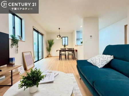 ���r���O �J�����̂���L�XLDK�I�\�t�@�[��_�C�j���O�e�[�u����u���Ă������ɂȂ�Ȃ��̂ŉ��K�ɉ߂����܂��I�R�~���j�P�[�V���������₷�����r���O�ł��I