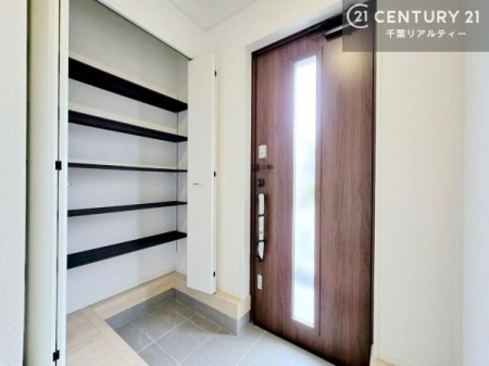 ���� �V���[�Y�{�b�N�X�t���B���ւ��Еt�����|�������₷���ł��I
�X�b�L���������ւŌ˂��J�����u�ԁA�������̂���S�n������Ԃ��o�}���Ă���܂��B