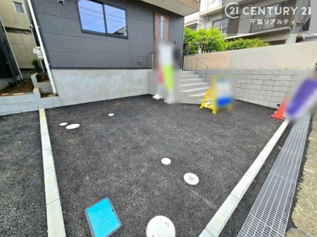 ���ԏ� ���ԃX�y�[�X��2�䕪����܂��I�Z�J���h�J�[�͂������A�o�C�N�⎩�]�ԂȂǂ��u���ꏊ�ɍ���܂���B(�Ԏ�ɂ��)