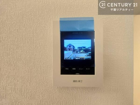 ���̑����� TV���j�^�[�t���C���^�[�z��������A�K��҂��f���Ŋm�F���Ă���Ή��ł��邽�߁A�h�Ɩʂ����S�ł��B���q�l�̂�����Ԏ��ɂ��S�����A���Ƒ��̈��S�E���S�ȕ�炵���T�|�[�g���܂��B