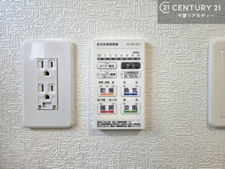 ���̑����� ����������g�[���t���Ă��閣�͓I�Ȏd�l�ł��I�~��̓q�[�g�V���b�N�̗\�h�ɂ��g���܂��B
�J�̓��ł������󕨂���������̂ŁA���󕨂����ߍ��݂ɂ����I