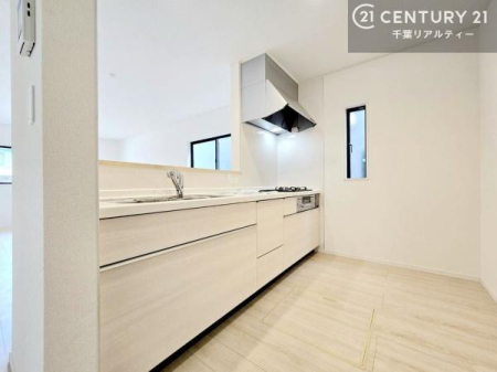 �L�b�`�� ��Ƃ����₷���V�X�e���L�b�`���ł��I���[����������t���Ă���̂ŁA�����X�y�[�X�ɕ���u���Ȃ��čςނ̂ŁA�L�X�g���āA���K�ɍ�Ƃ��ł��܂��I