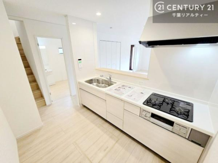 �L�b�`�� ��l�C�̑Ζʎ��V�X�e���L�b�`�����̗p���Ă��܂��I���Ƒ��̃R�~���j�P�[�V���������R�Ƒ�����݌v�ł��B
���q�l�ɂ��ڂ��͂��̂Ŋ������ł��ˁI�L�X�g���ĉ��K�ō�Ƃ��i�݂܂��B